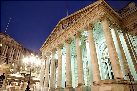 英国交易所(英国交易所与场外市场对比)